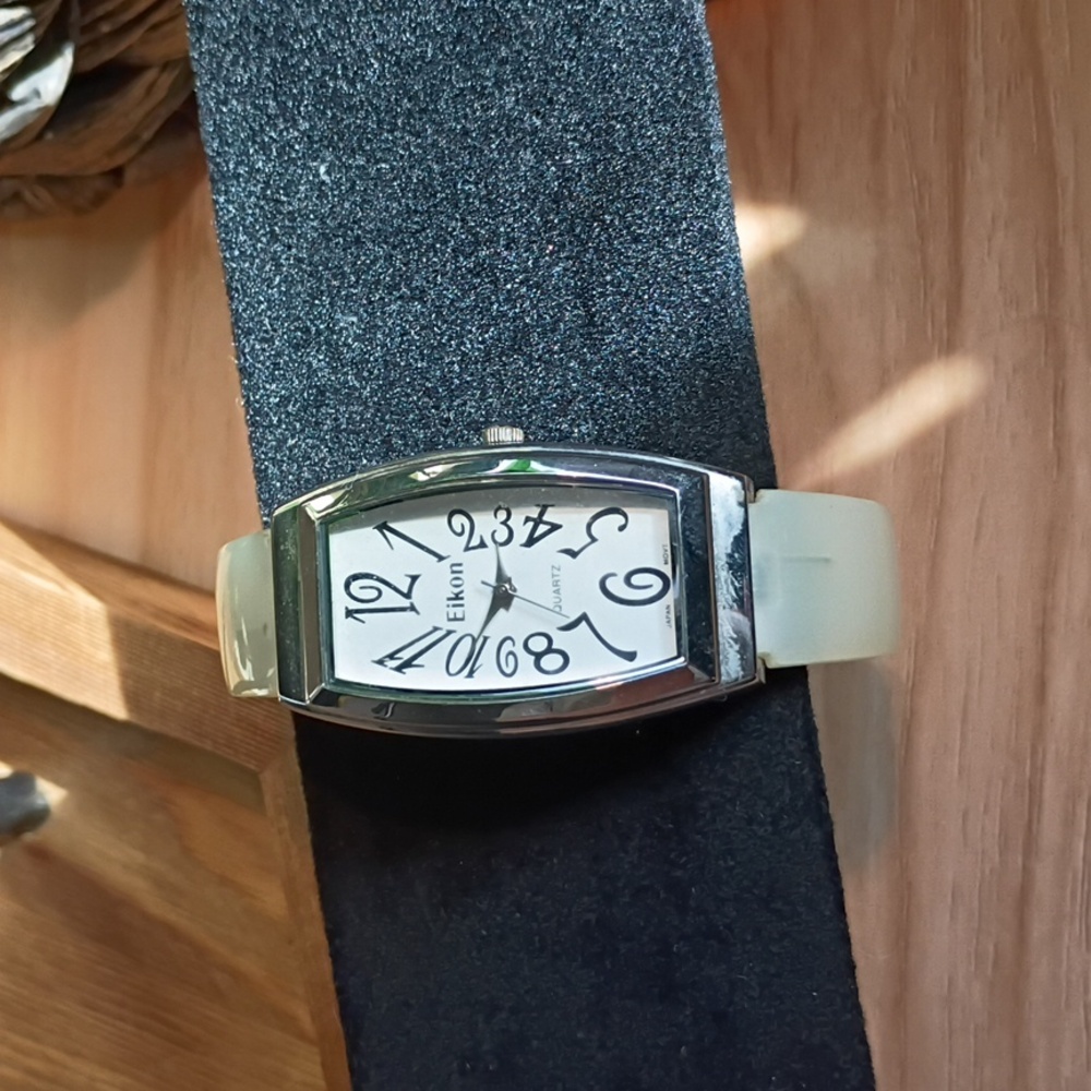 Vintage Eikon Slim Women's Bangle Cuff Watch. 